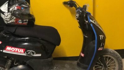 Adıyaman’da, Yeni Mahalle K-13 Konteyner Kent’te park edilmiş olan bir