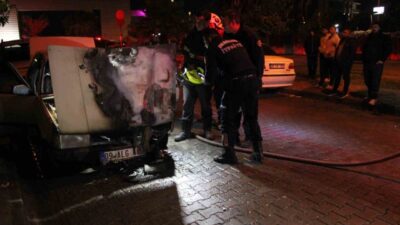Aydın’ın Efeler ilçesindeki Cumhuriyet Mahallesi 1997 Sokak’ta, park halindeki bir