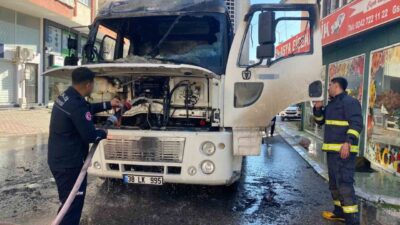 Serik ilçesinde park halindeki bir kamyon, bugün öğle saatlerinde meydana