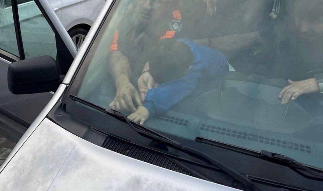 Soma ilçesinde meydana gelen olayda, bir çocuğun parmağı otomobilin klima