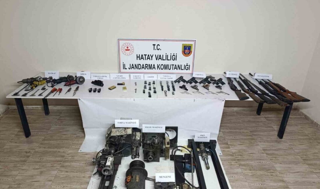 Hatay’ın Payas ilçesindeki bir şahıs, evini silah yapım atölyesine çevirmiş