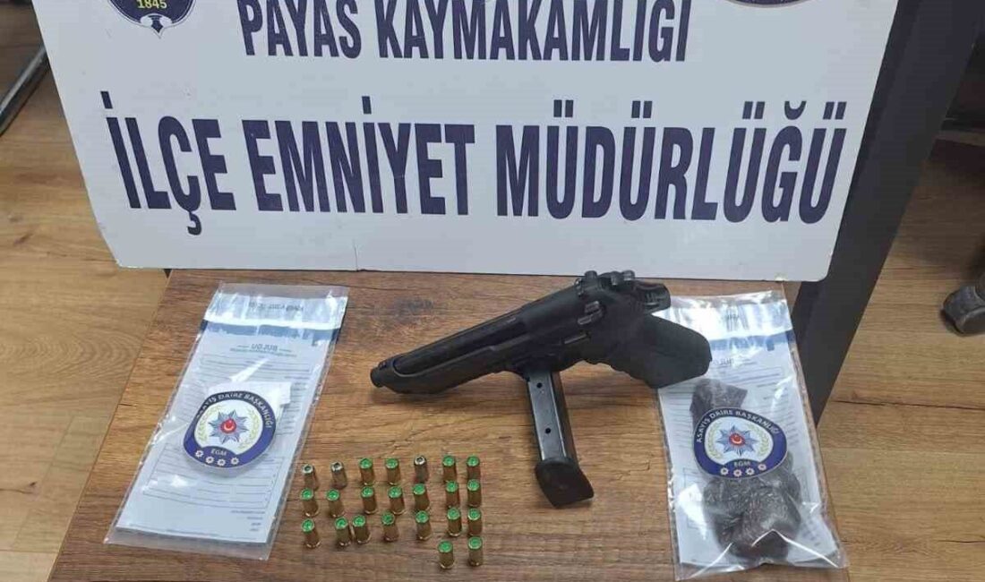 Hatay’ın Payas ilçesinde bir araçta gerçekleştirilen arama sonucunda ruhsatsız silah,