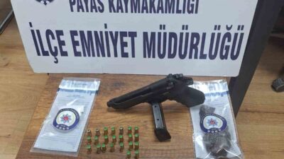 Hatay’ın Payas ilçesinde bir araçta gerçekleştirilen arama sonucunda ruhsatsız silah,