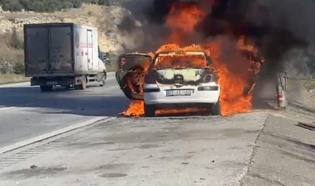 Pozantı ilçesinde Adana-Tarsus otoyolunda meydana gelen bir olayda, Peugeot marka