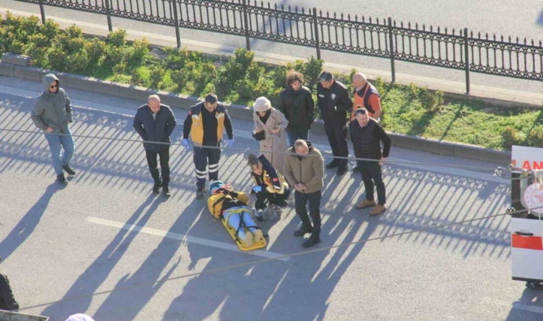 Samsun’da bir kadın sürücü, pikap ile motosikletin çarpıştığı bir kazada