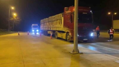 Samsun’da plakaları kapatılarak kantara girmeyen 6 tıra toplamda 461 bin