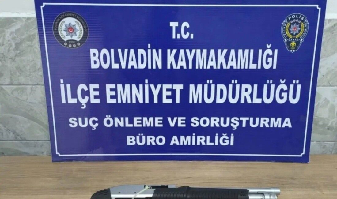 Afyonkarahisar’da polis tarafından yapılan kontrollerde 7 bin 685 kişinin kimlik