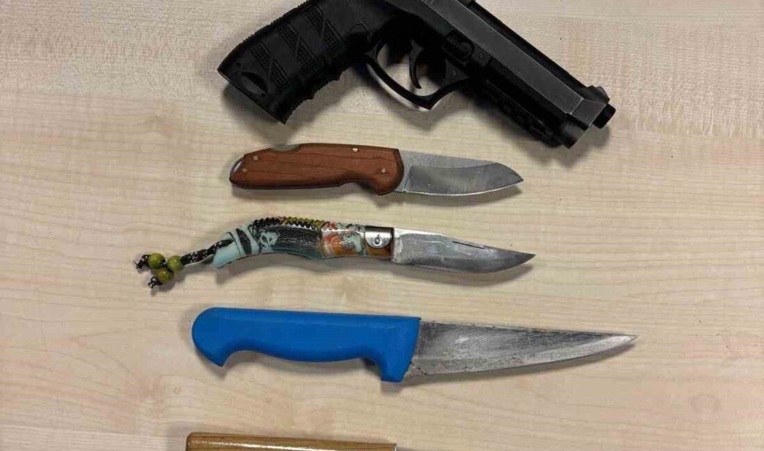 Afyonkarahisar’da polis tarafından gerçekleştirilen denetimlerde çeşitli suçlardan aranan 16 kişi