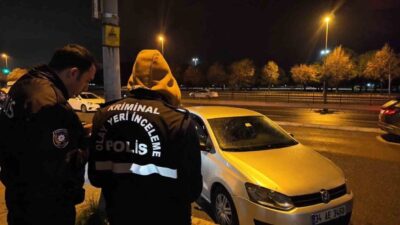 Pendik sahilinde bulunan bir parkta devriye görevi yapan polis ekipleri,