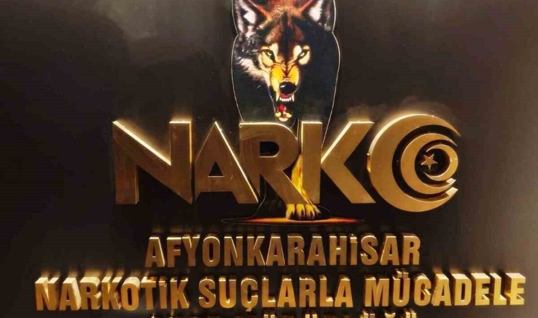 Afyonkarahisar’da polis ekipleri, kent merkezinde gerçekleştirilen operasyonlarda uyuşturucu maddeler ve