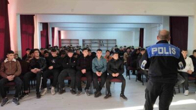 Afyonkarahisar’da polis ekipleri, çıraklık ve akşam sanatı okulu öğrencilerine çeşitli