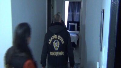 Eskişehir’de gerçekleştirilen polis denetiminde, günübirlik kiralanan evler için Kimlik Bildirim