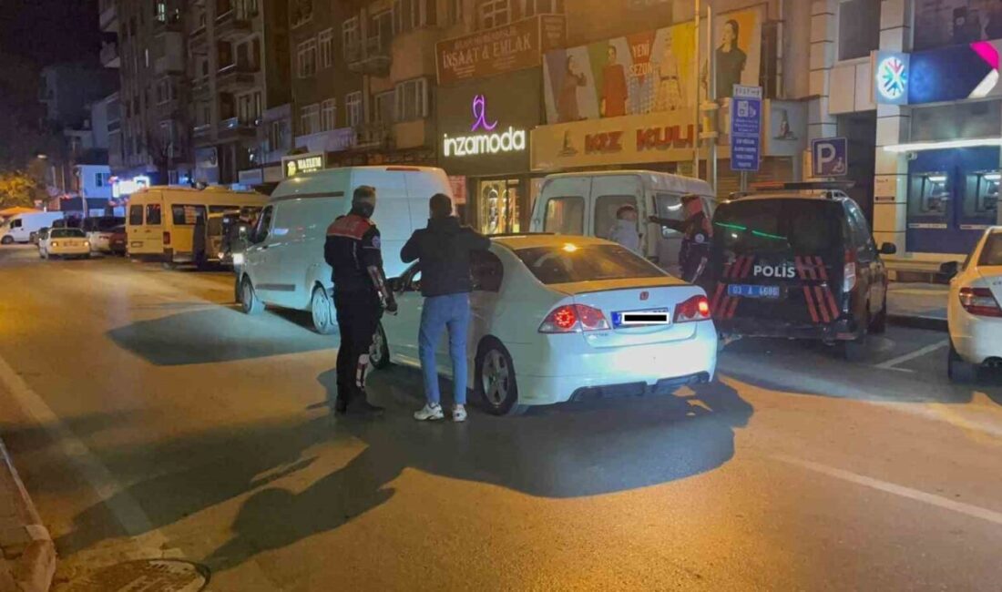 Afyonkarahisar’da, polis ekipleri tarafından kentin çeşitli noktalarında ‘şok’ uygulaması gerçekleştirildi.