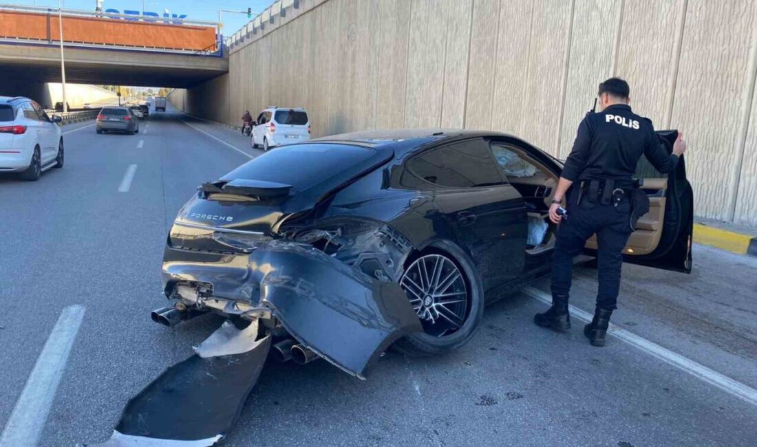 Serik ilçesinde meydana gelen trafik kazasında lüks bir otomobil, sürücüsünün