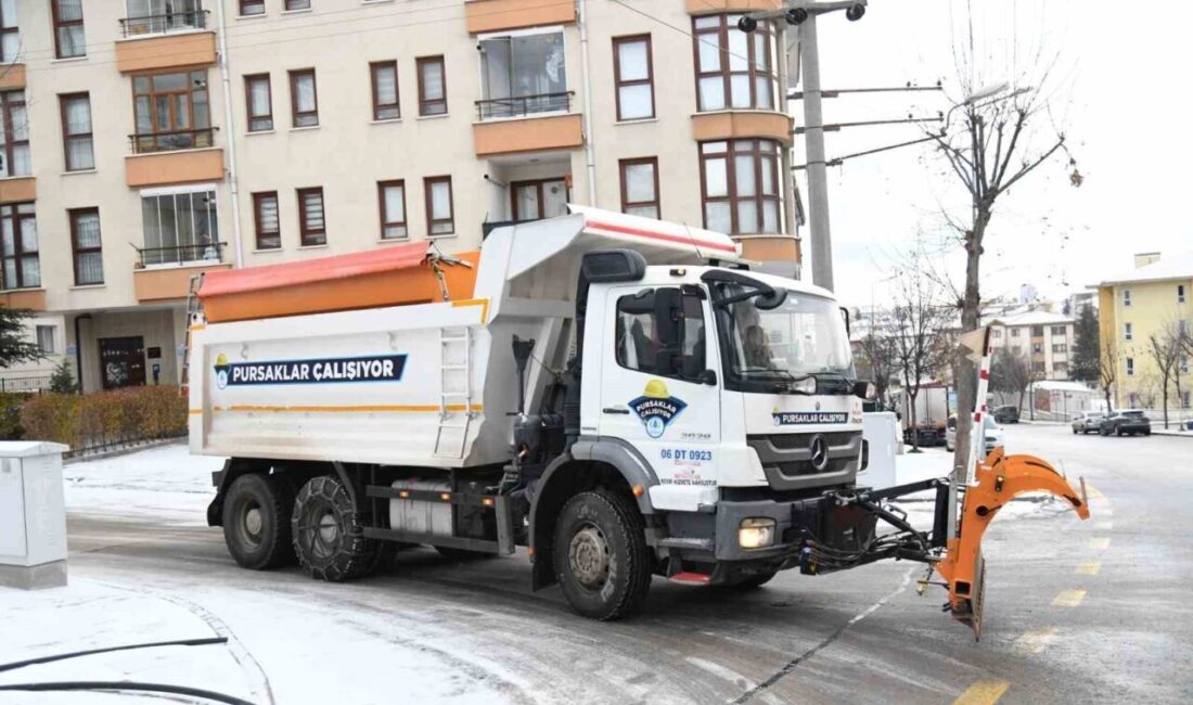 Pursaklar Belediyesi, ilçe genelinde meydana gelen şiddetli kar yağışı nedeniyle