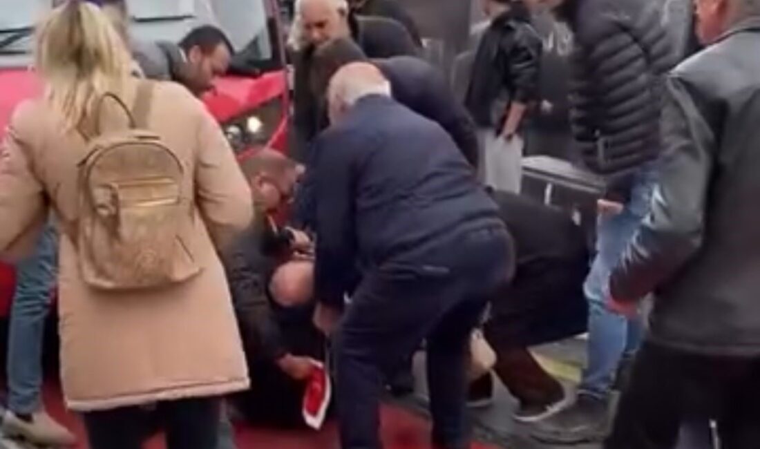 Bursa’nın Osmangazi ilçesinde tramvayın çarptığı yaşlı bir adamın hafif yaralandığı