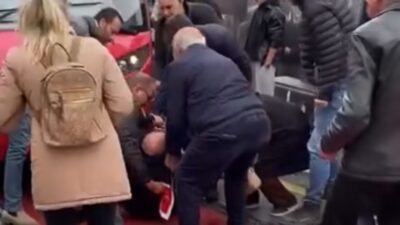 Bursa’nın Osmangazi ilçesinde tramvayın çarptığı yaşlı bir adamın hafif yaralandığı