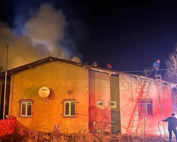 Erzincan’ın Refahiye ilçesine bağlı Alt köyünde bir köy konağının ek