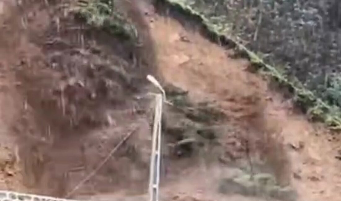 Rize’nin Ardeşen ilçesinde meydana gelen yoğun yağışlar, Köprü köyünde toprak