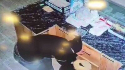 Adıyaman’ın Kahta ilçesinde, bir iş yerinden para ve sadaka kutusu