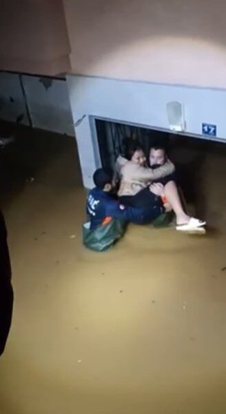 Alanya ilçesinde dün akşam meydana gelen şiddetli yağışlar, su baskınlarına