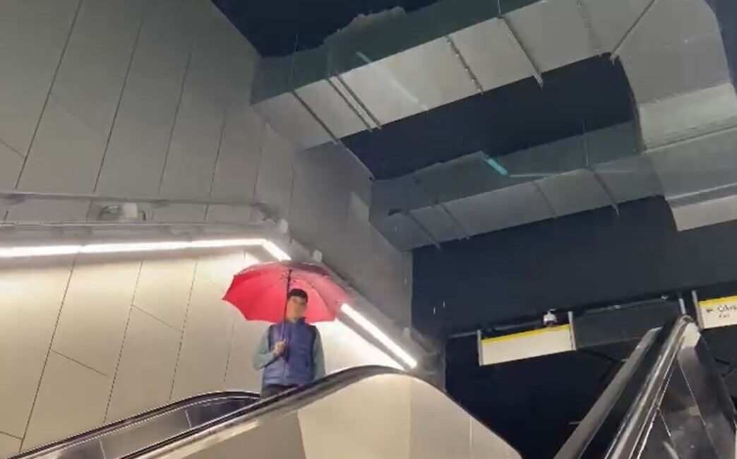 İstanbul’da etkili olan şiddetli yağışlar, İstanbul Büyükşehir Belediyesi’ne ait M9