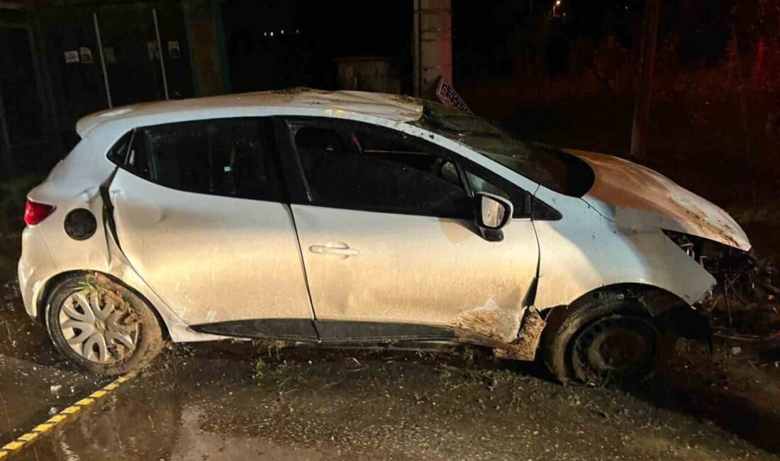 Sakarya’nın Kaynarca ilçesinde meydana gelen trafik kazasında, bir otomobil kontrolden