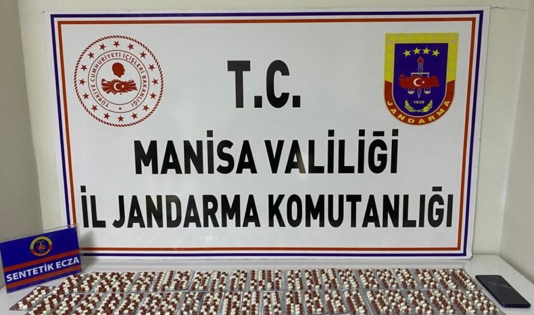 Manisa’nın Salihli ilçesinde jandarma ekiplerinin gerçekleştirdiği operasyonda 630 adet uyuşturucu