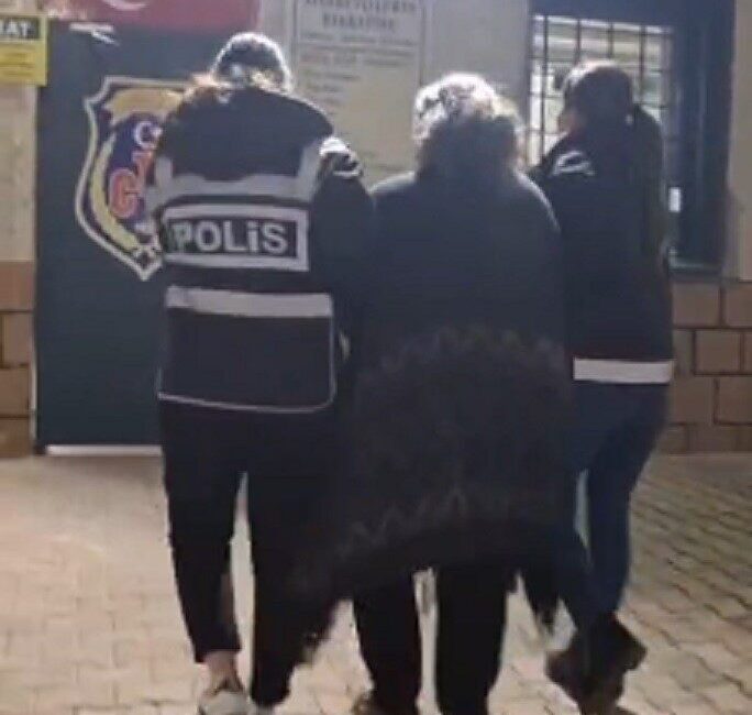 Samandağ ilçesinde hırsızlık şüphesiyle aranan bir kadın, polis ekipleri tarafından