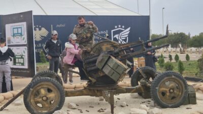 Ülkenin özgürleştirilmesinin ilk yıldönümü kutlamaları kapsamında, Suriye Savunma Bakanlığı ile