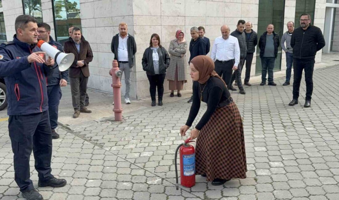 Samsun Adliyesi’nde görevli personel için düzenlenen yangın söndürme eğitimi kapsamında