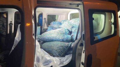Samsun ilinde gerçekleştirilen operasyonda bir kamyonette yaklaşık 300 kilogram kaçak
