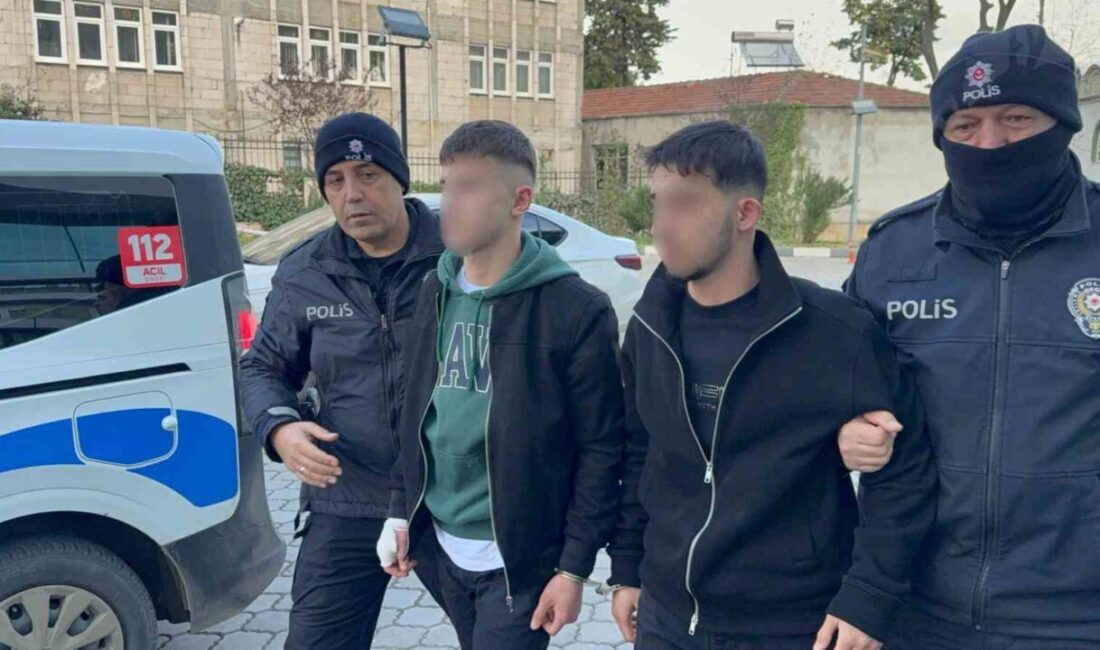 Samsun’un Atakum ilçesinde yaşanan bıçaklı kavgada 3 kişi yaralandı ve