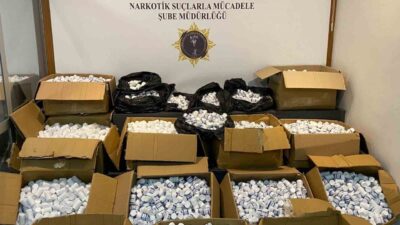 Kavak ilçesinde düzenlenen operasyonda 3 araçta tam 350 bin uyuşturucu