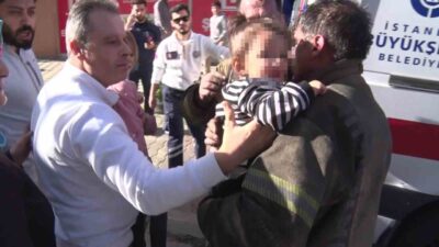 Sancaktepe ilçesinde, 4 katlı bir binanın asansöründe çıkan yangın sonucu