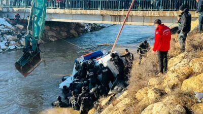 Harran ilçesinde, tahliye kanalına düşen araçta bulunan 3 çocuğun cansız