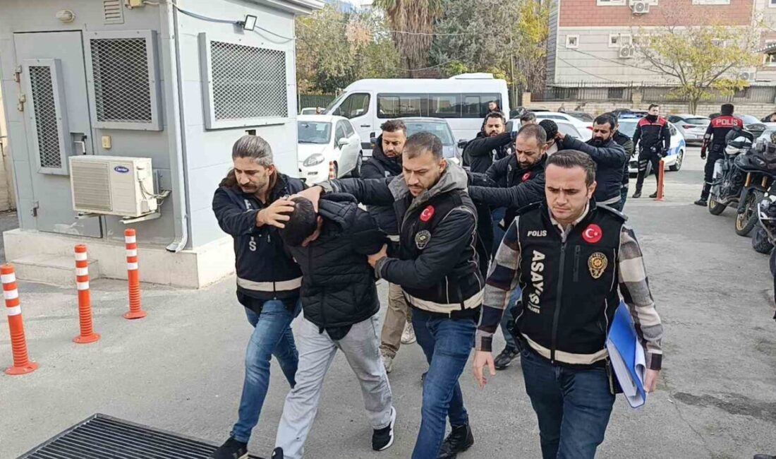 Şanlıurfa’da, Karaköprü ilçesine bağlı Akpiyar Mahallesi’nde bir mobilya mağazasına ve