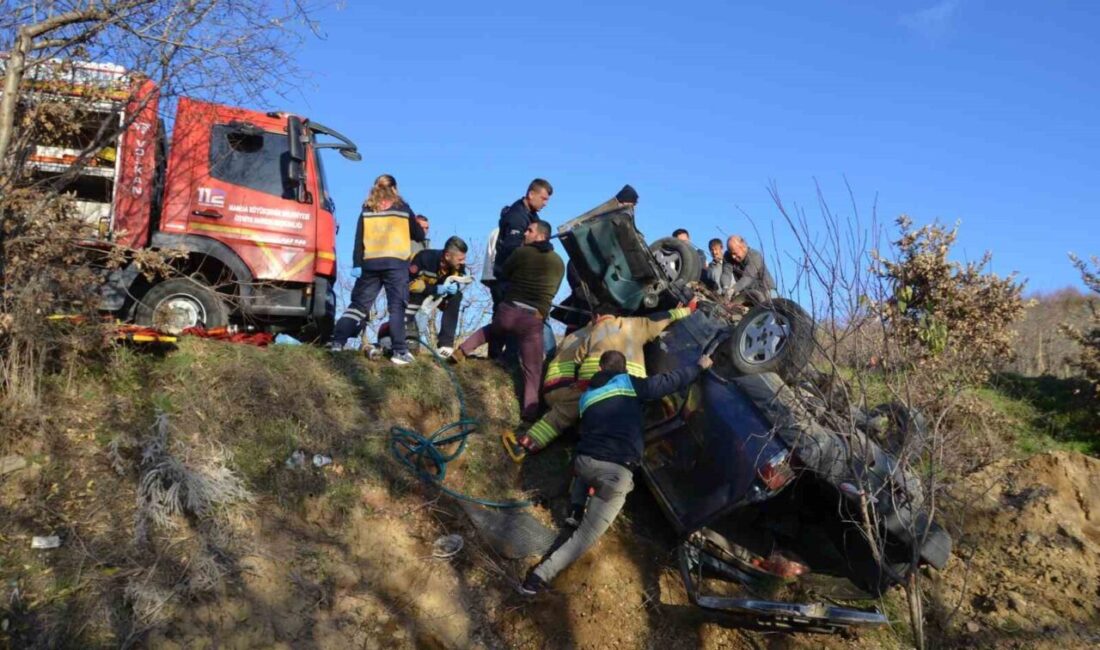 Manisa’nın Demirci ilçesinde meydana gelen bir trafik kazasında sürücü yaralandı,