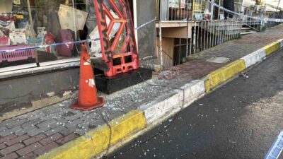 Sarıyer’de, Akgün Sokak’ta bulunan 2 katlı bir binanın üst katında
