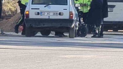 Şarkikaraağaç ilçesinde, elektrikli bisiklet ile otomobilin çarpışması sonucu meydana gelen