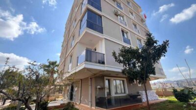Antalya’da, eşi Sevcan Demir Sakman’ı satırla öldürdüğü iddiasıyla tutuklu olarak