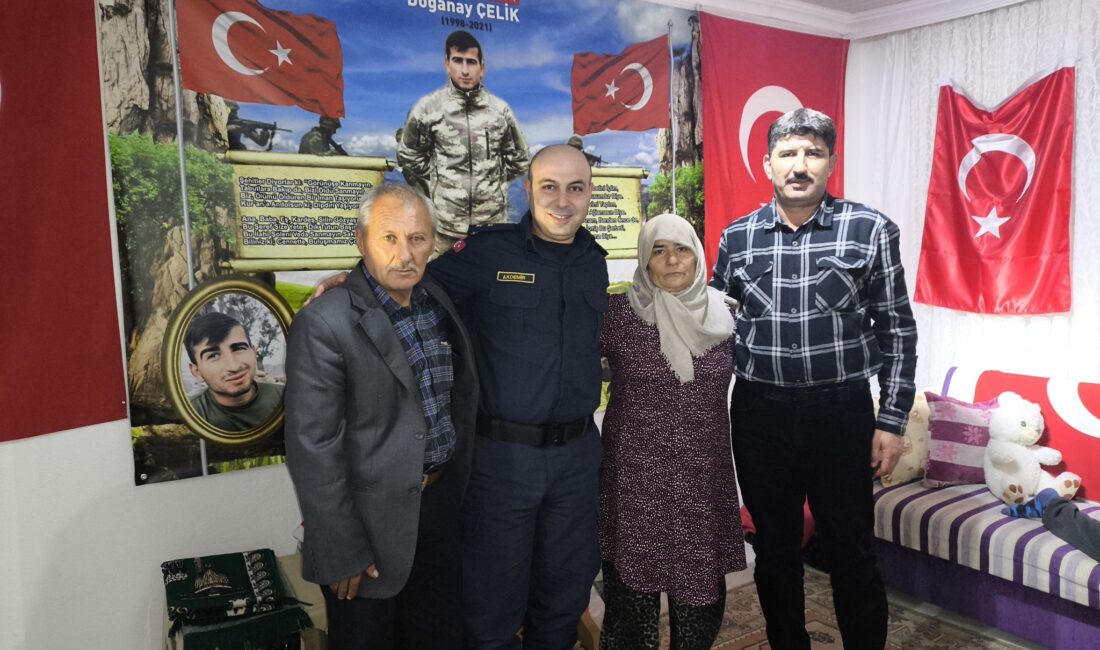 Gündoğdu Köyü’nde, Şehit Doğanay Çelik’in annesi Dilber Çelik ziyaret edildi.