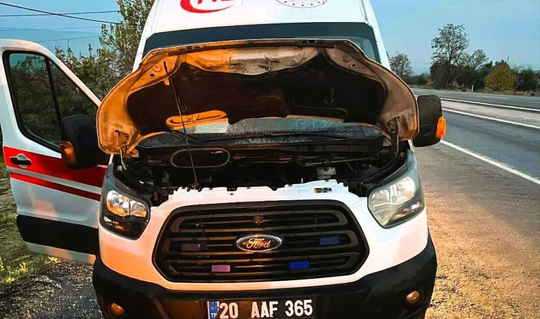 Buldan ilçesinde seyir halindeki bir ambulansta meydana gelen yangın maddi