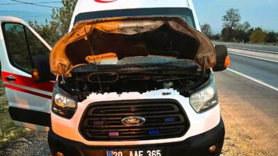 Buldan ilçesinde seyir halindeki bir ambulansta meydana gelen yangın maddi