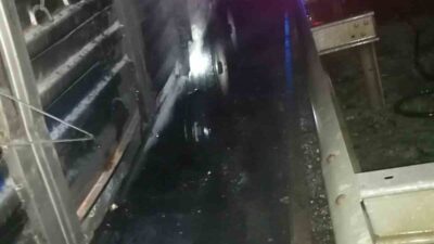 Osmaneli ilçesindeki bir çekici tır seyir halindeyken alev aldı. Dünkü