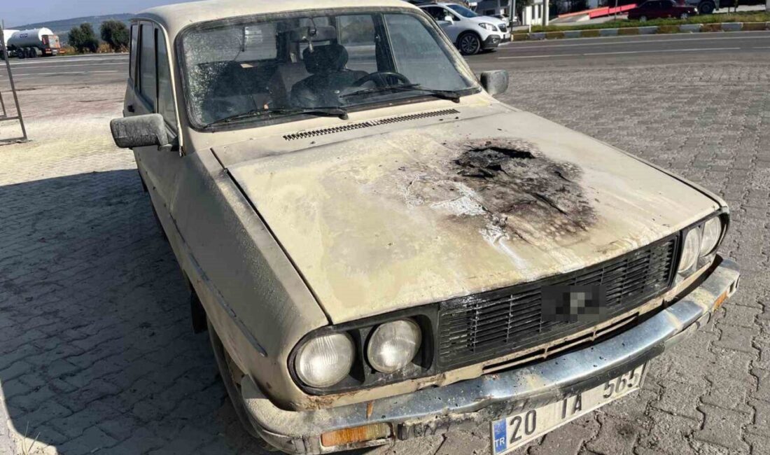 Buldan ilçesinde, Denizli- Manisa karayolunda seyir halinde olan bir otomobilde