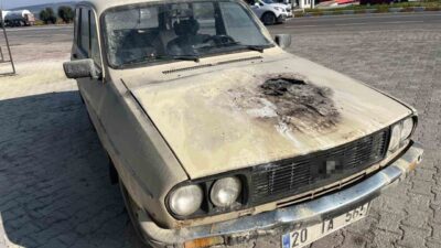 Buldan ilçesinde, Denizli- Manisa karayolunda seyir halinde olan bir otomobilde