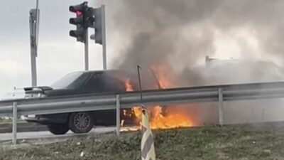 Kapaklı ilçesinde seyir halindeki bir araç aniden alev aldı. Olay