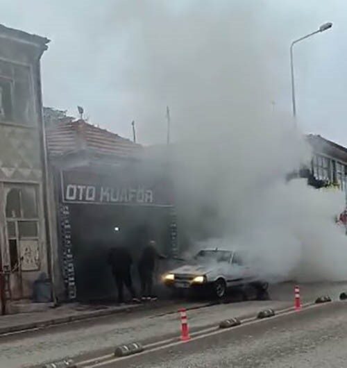 Kırşehir’de, Kuşdilli Mahallesi Eski Buğday Pazarı Kavşağı’nda seyir halindeki bir