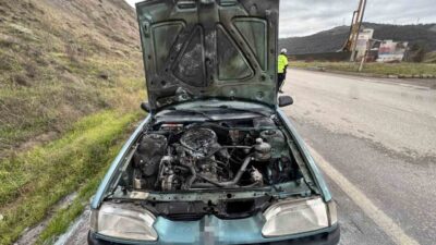 Karabük’te bir aracın motor kısmında çıkan yangın, itfaiye ekiplerinin müdahalesiyle
